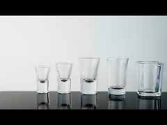 زجاجات كحولية صغيرة ذات شكل مستدير وبناء يرضي الشرب